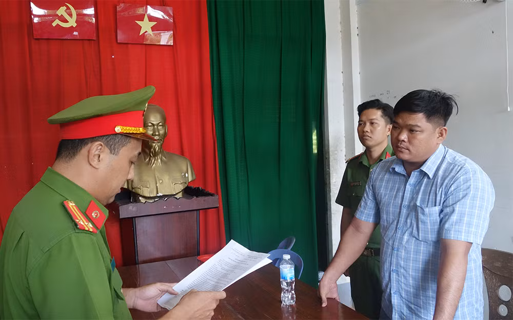 Cơ quan Cảnh sát điều tra Công an tỉnh thi hành các quyết định và lệnh bắt tạm giam bị can Nguyễn Văn Giỏi.