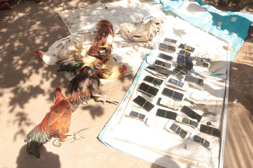 Tang vật thu giữ tại hiện trường. Ảnh CA. Tang vật thu giữ tại hiện trường. Ảnh CA.