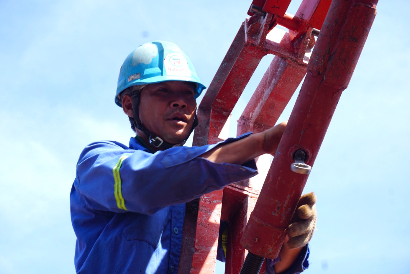 Công tác an toàn lao động luôn được chú trọng trên công trường.