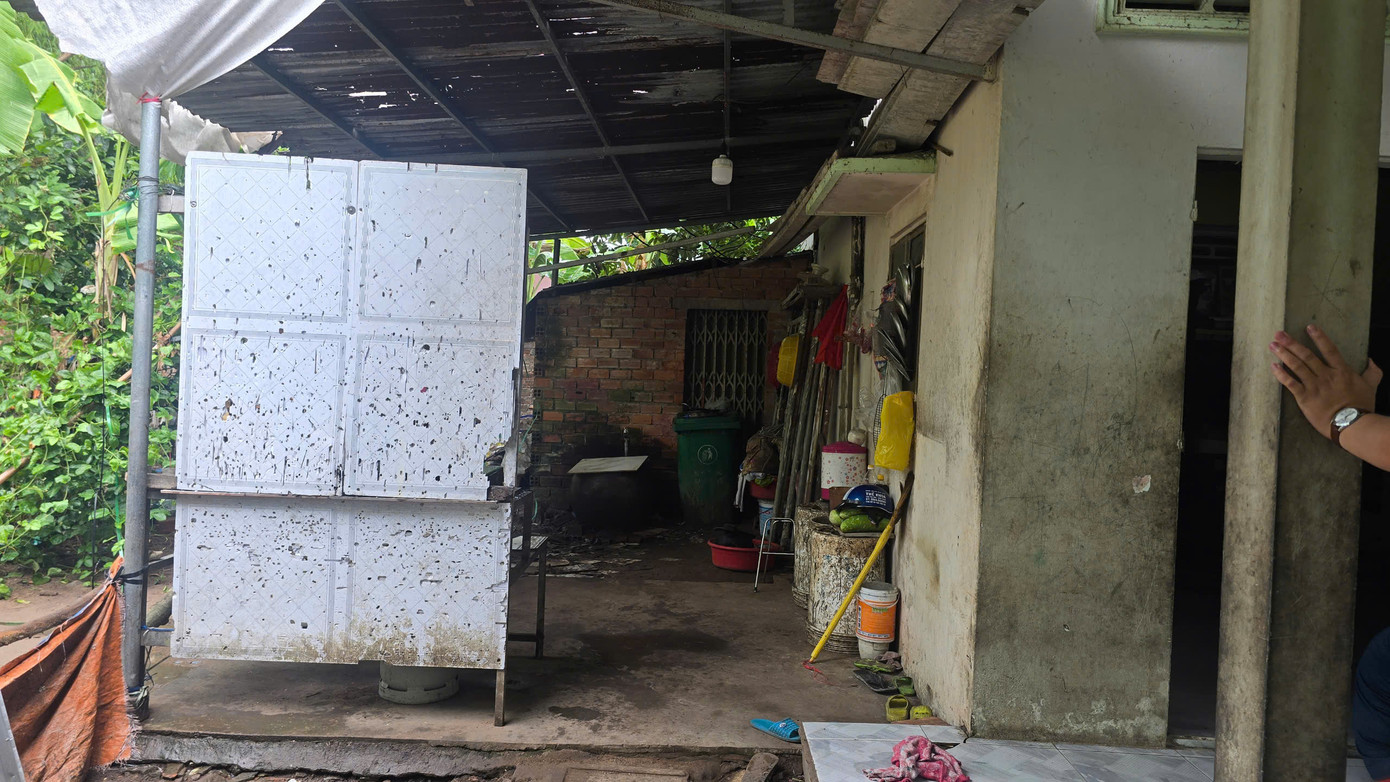 Căn nhà của anh Linh xây dựng đã lâu nay đã xuống cấp. Ảnh: Nhật Huy.