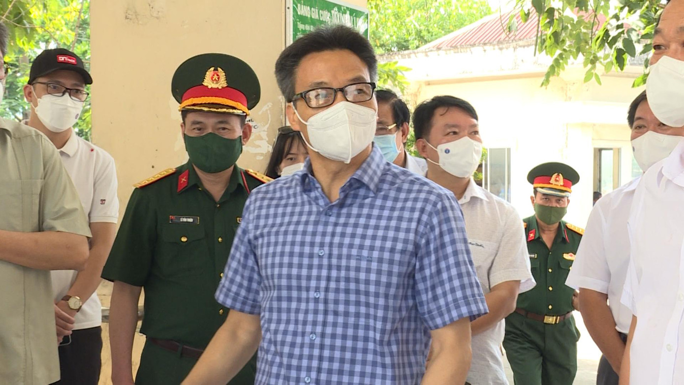 Đoàn công tác của Phó Thủ tướng Vũ Đức Đam đã đến kiểm tra thực tế công tác tiếp nhận, điều trị bệnh nhân COVID-19 tại Bệnh viện Đa khoa Kiên Giang, Bệnh viện Lao và Bệnh Phổi, khu cách ly tại Bệnh viện Đa khoa cũ. Ảnh: Phương Vũ. Đoàn công tác của Phó Thủ tướng Vũ Đức Đam đã đến kiểm tra thực tế công tác tiếp nhận, điều trị bệnh nhân COVID-19 tại Bệnh viện Đa khoa Kiên Giang, Bệnh viện Lao và Bệnh Phổi, khu cách ly tại Bệnh viện Đa khoa cũ. Ảnh: Phương Vũ.