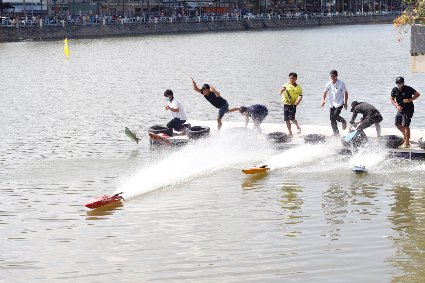 Các vận động viên tranh tài ở 3 nội dung: đua tàu 1 thân (Mono), tàu 2 thân (Catamaran) và nội dung tự do (Open Hull &Open CC). Mỗi nội dung chọn 3 tàu giải I, II, III vào tranh Siêu cúp (Best of the best). Mỗi đợt đua gồm 8 - 9 chiếc tàu. Các vận động viên tranh tài ở 3 nội dung: đua tàu 1 thân (Mono), tàu 2 thân (Catamaran) và nội dung tự do (Open Hull &Open CC). Mỗi nội dung chọn 3 tàu giải I, II, III vào tranh Siêu cúp (Best of the best). Mỗi đợt đua gồm 8 - 9 chiếc tàu.