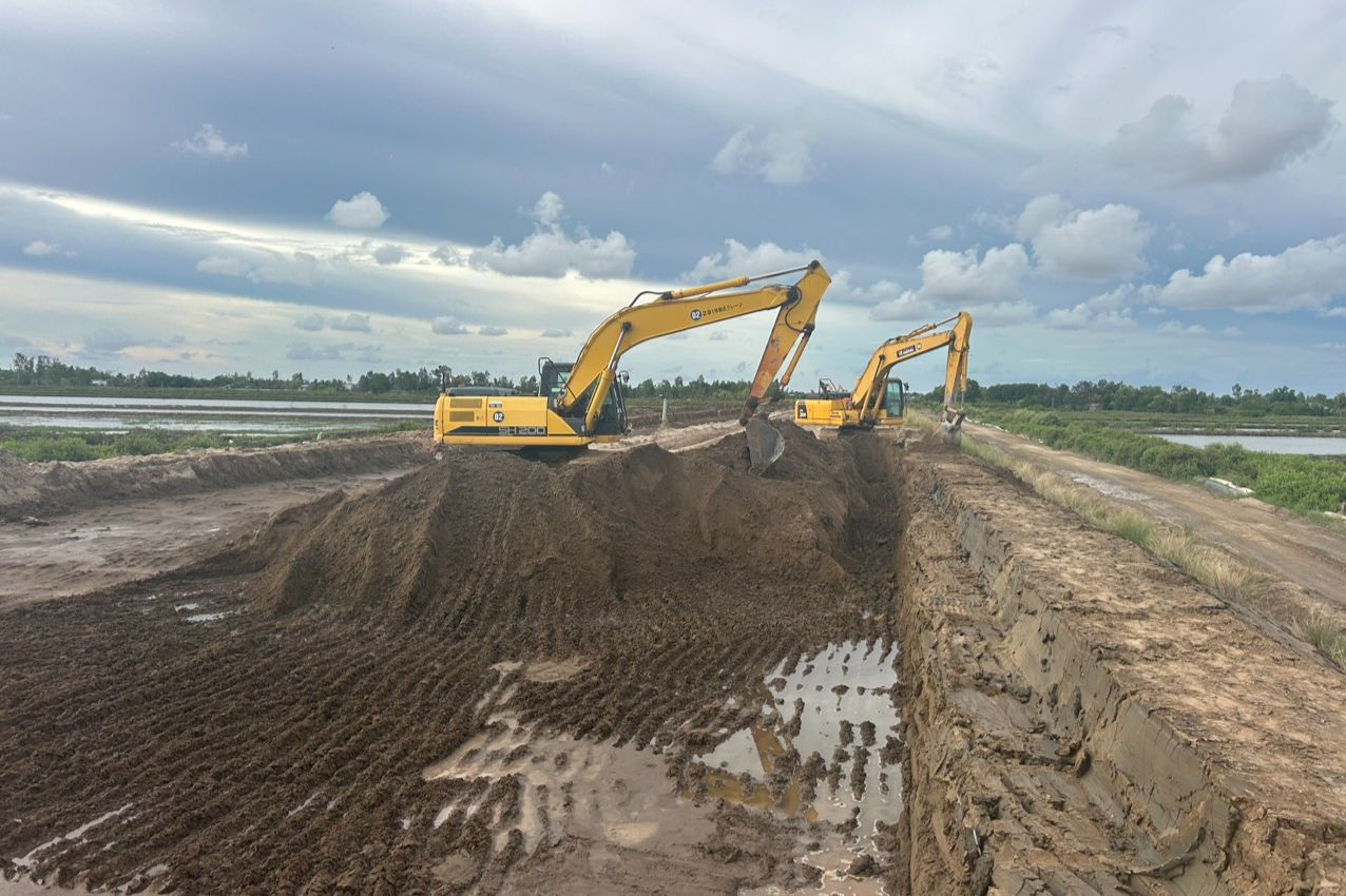 Các nhà thầu tăng ca, bổ sung máy móc, tổ chức thi công ngày đêm.