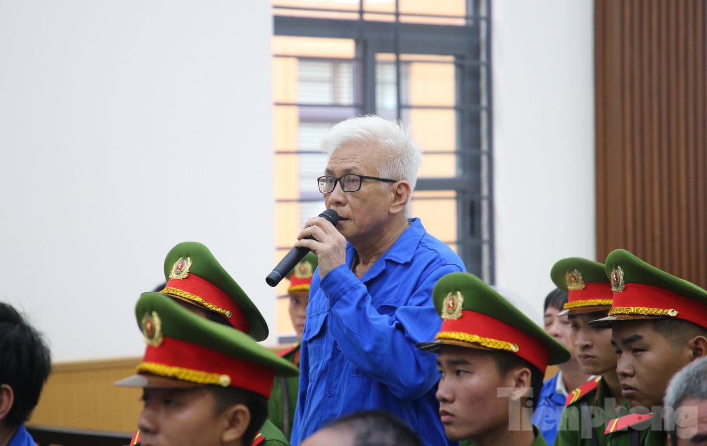 Cựu Phó Chủ tịch UBND huyện Chợ Mới Vũ Minh Thao tóc bạc trắng so với thời điểm bắt tạm giam,