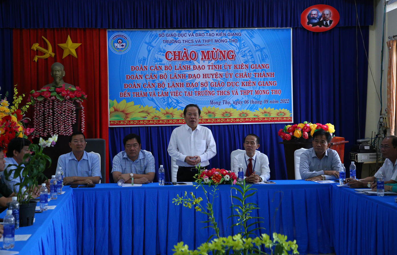 Ông Mai Văn Huỳnh - Phó Bí thư Tỉnh uỷ Kiên Giang phát biểu tại buổi làm việc.