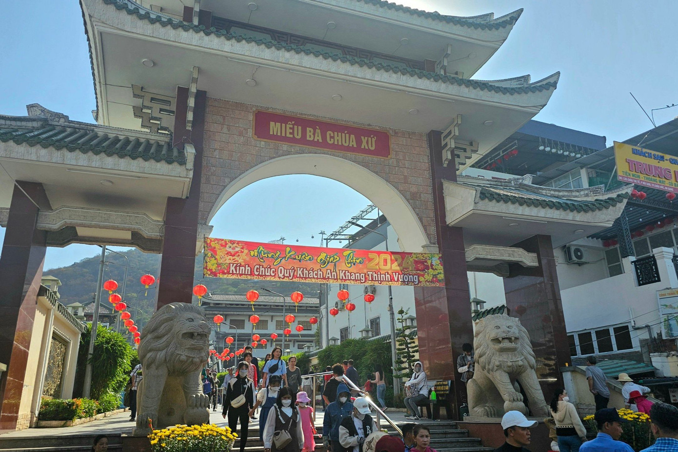 Miếu bà Chúa xứ nằm dưới chân núi Sam, phường Núi Sam, TP. Châu Đốc, điểm du lịch hành hương tâm linh nổi tiếng của tỉnh An Giang và cả nước. Mỗi năm, Khu du lịch Quốc gia núi Sam thu hút hàng triệu lượt khách. Năm 2015, Lễ hội Vía Bà Chúa Xứ núi Sam được Bộ Văn hóa, Thể thao và Du lịch công nhận là Di sản văn hóa phi vật thể cấp quốc gia.