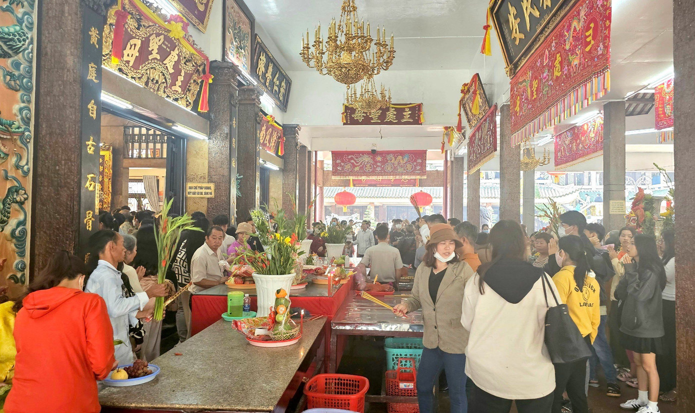 Ngoài miếu Bà Chúa Xứ, nhiều điểm đến khác tại An Giang như rừng tràm Trà Sư (huyện Tịnh Biên), hồ Tà Pạ, đồi Tức Dụp (huyện Tri Tôn), núi Sập (huyện Thoại Sơn)… cũng không kém phần hấp dẫn du khách. Ảnh: CTV.