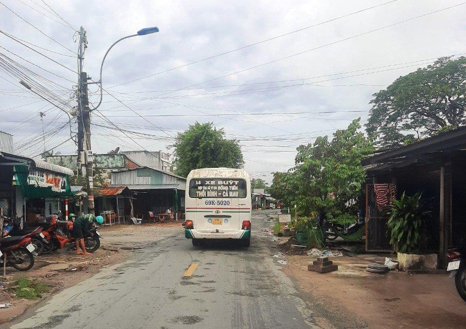 Xe buýt của HTX vận tải đường bộ Đồng Tiến đã quá cũ kỹ nên không đảm bảo truyền dữ liệu từ thiết bị giám sát hành trình về hệ thống dữ liệu.