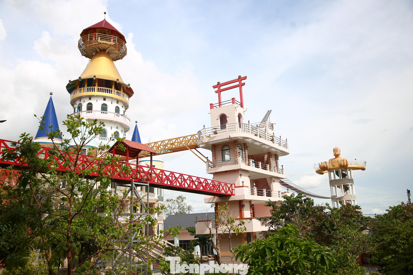 Công trình chưa được chính quyền địa phương cấp phép. Công trình chưa được chính quyền địa phương cấp phép.