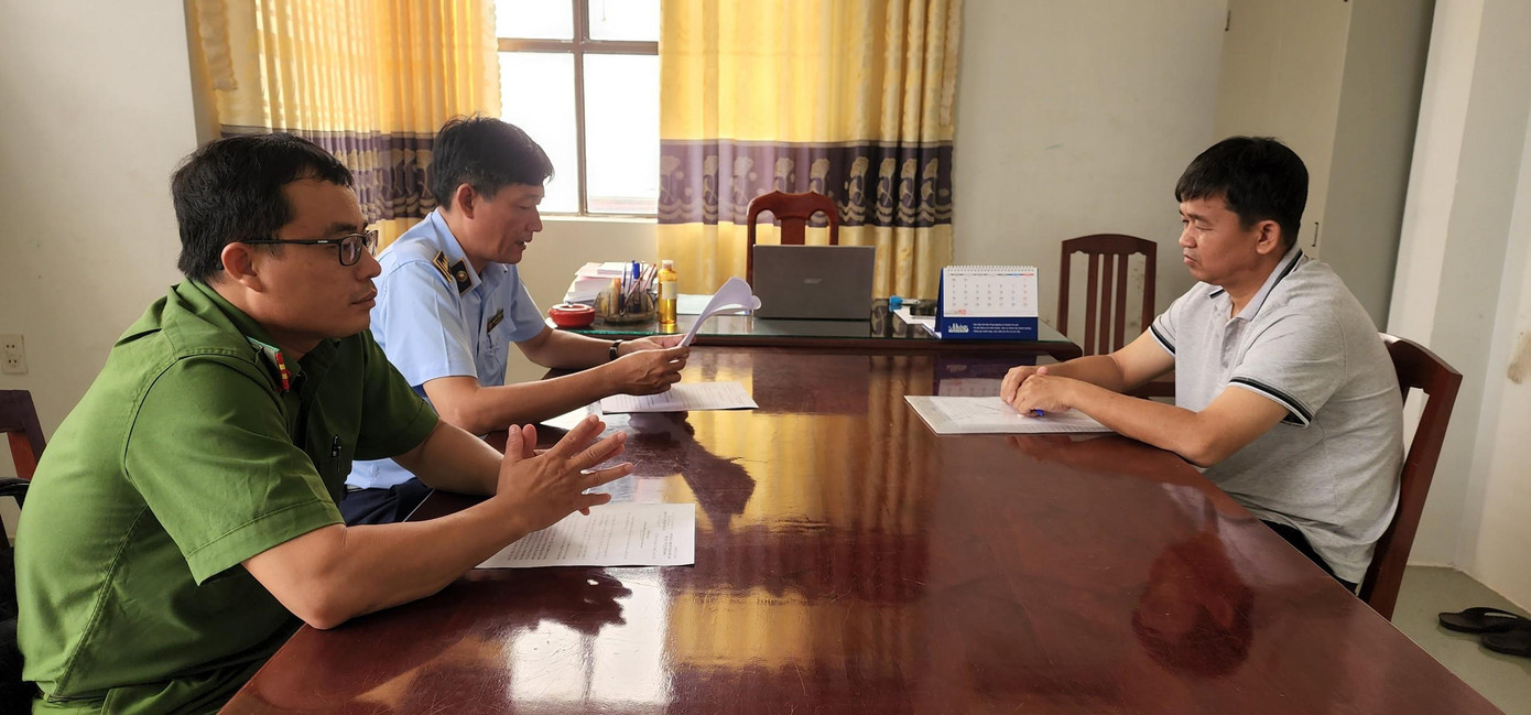 Ông Nguyễn Văn Khải làm việc với cơ quan chức năng. Ông Nguyễn Văn Khải làm việc với cơ quan chức năng.