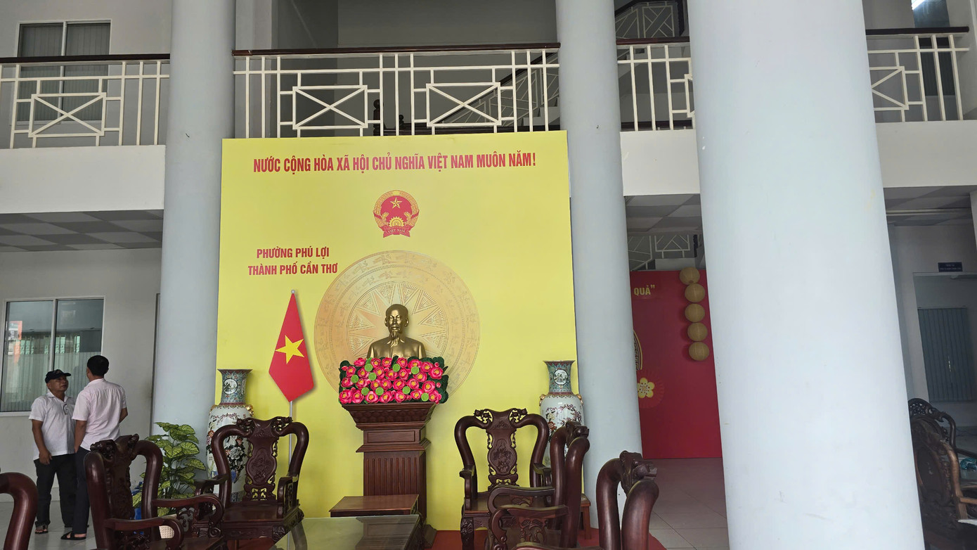 Trụ sở các xã, phường ở Cần Thơ, Hậu Giang, Sóc Trăng gấp rút lắp đặt bảng tên đơn vị hành chính mới. Ảnh: Nhật Huy Trụ sở các xã, phường ở Cần Thơ, Hậu Giang, Sóc Trăng gấp rút lắp đặt bảng tên đơn vị hành chính mới. Ảnh: Nhật Huy