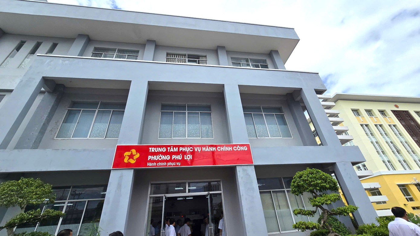 Trụ sở các xã, phường ở Cần Thơ, Hậu Giang, Sóc Trăng gấp rút lắp đặt bảng tên đơn vị hành chính mới. Ảnh: Nhật Huy Trụ sở các xã, phường ở Cần Thơ, Hậu Giang, Sóc Trăng gấp rút lắp đặt bảng tên đơn vị hành chính mới. Ảnh: Nhật Huy