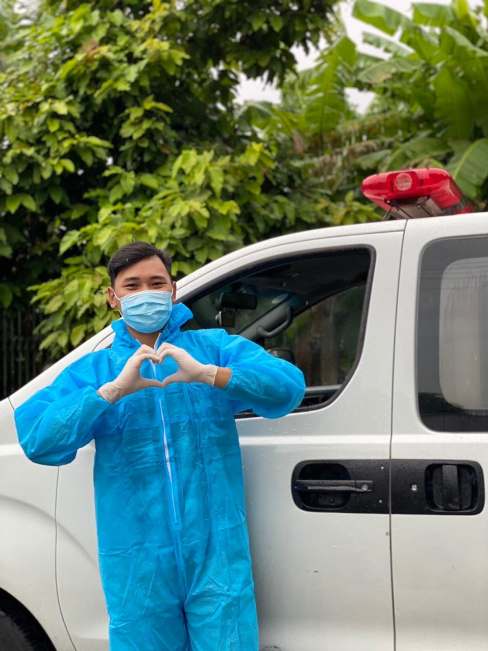 Chàng sinh viên mong muốn dịch bệnh sớm được đẩy lùi. Chàng sinh viên mong muốn dịch bệnh sớm được đẩy lùi.