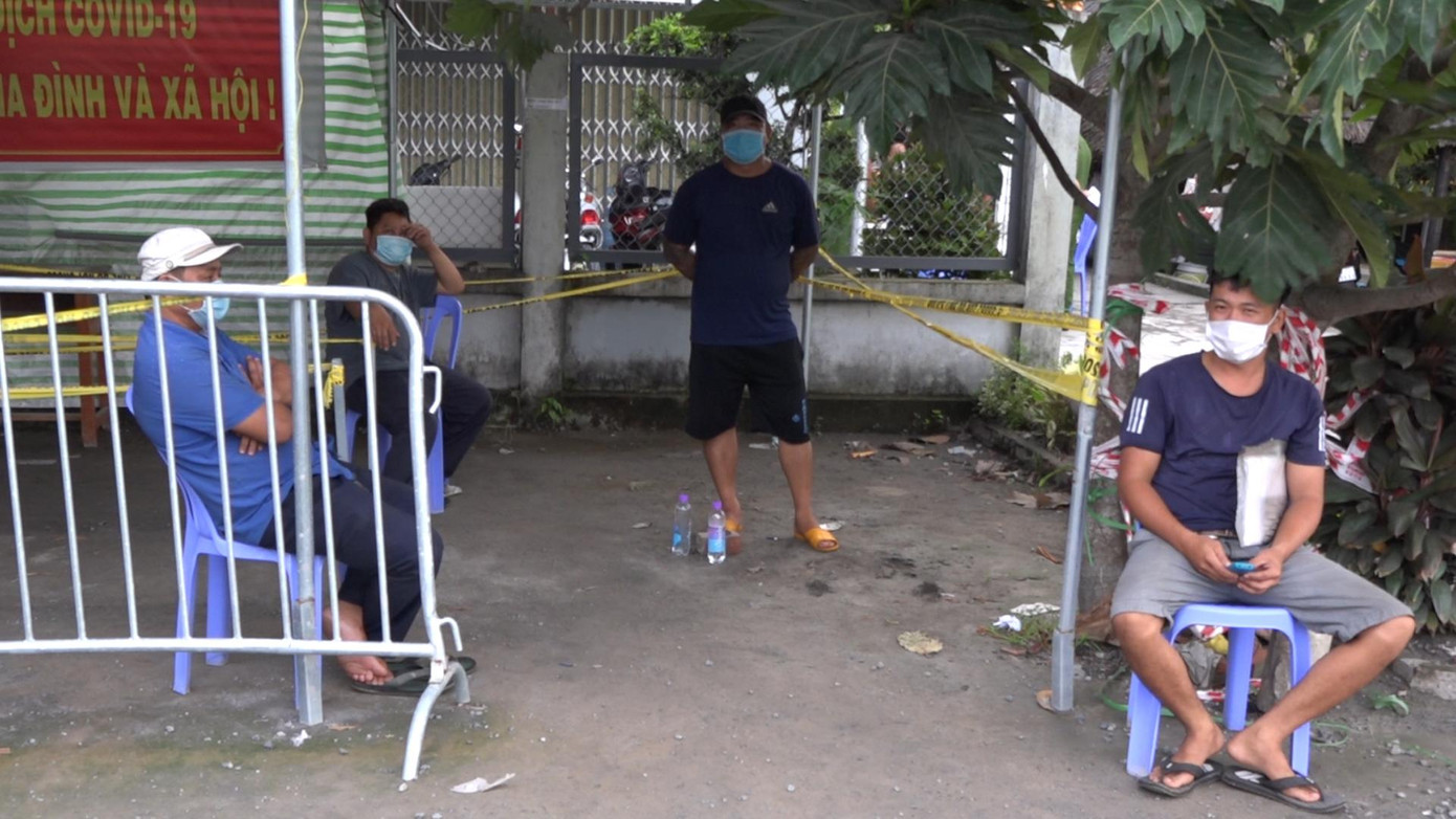 Kiệt, Phước, Thuyết và Nam được cơ quan chức năng đưa đi cách ly y tế.