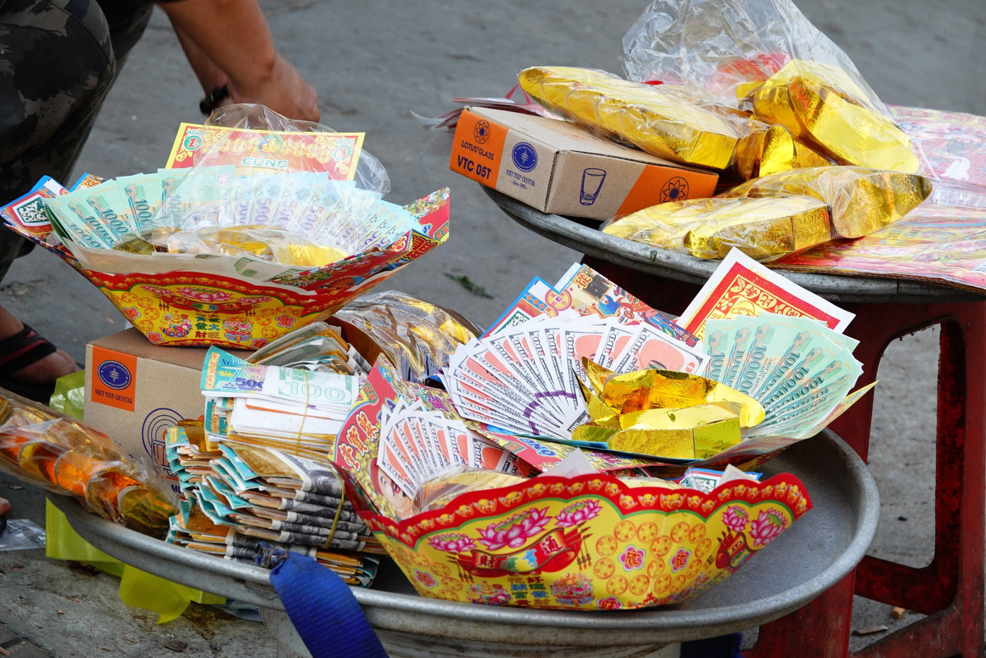 Mỗi bộ vàng mã vía Thần tài được người bán phân loại sẵn.