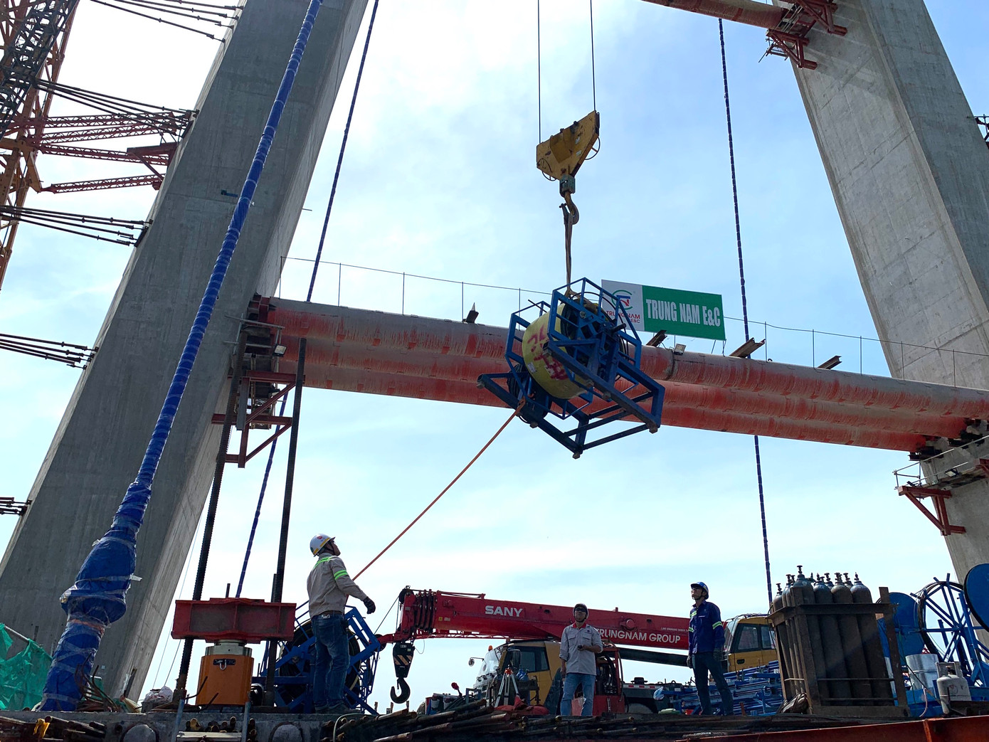 Hiện nhà thầu đang triển khai 3 mũi thi công để đảm bảo hoàn thành tiến độ được giao.