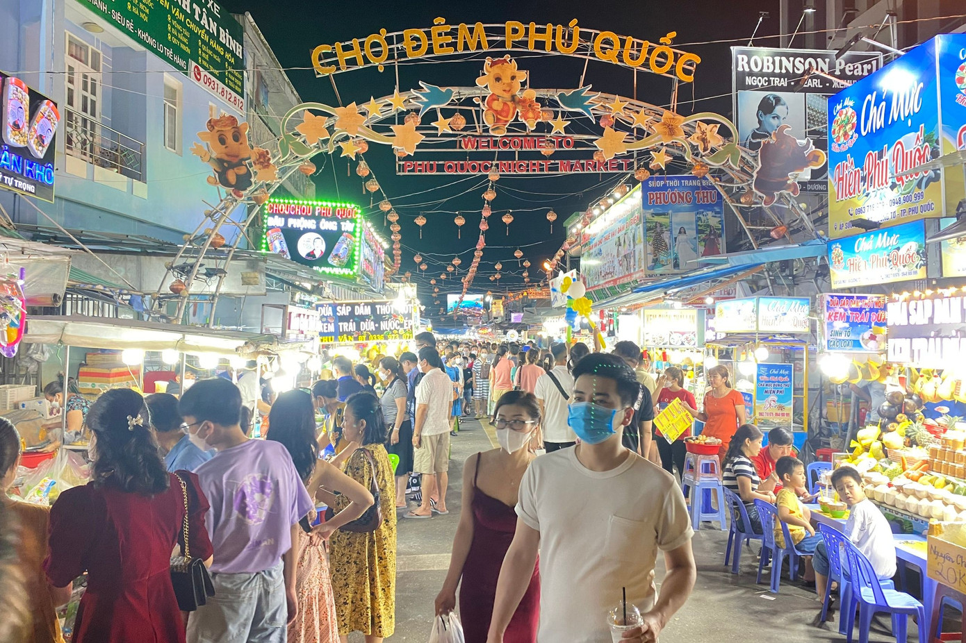 Chợ đêm Phú Quốc. Ảnh: Nhật Huy.