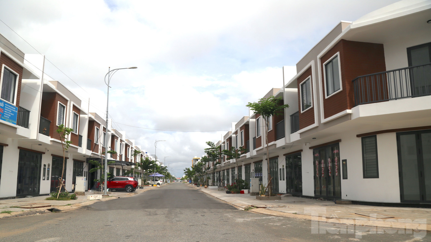 Rà soát, bổ sung quy hoạch đô thị, quy hoạch khu công nghiệp, bảo đảm dành đủ quỹ đất cho phát triển nhà ở xã hội.