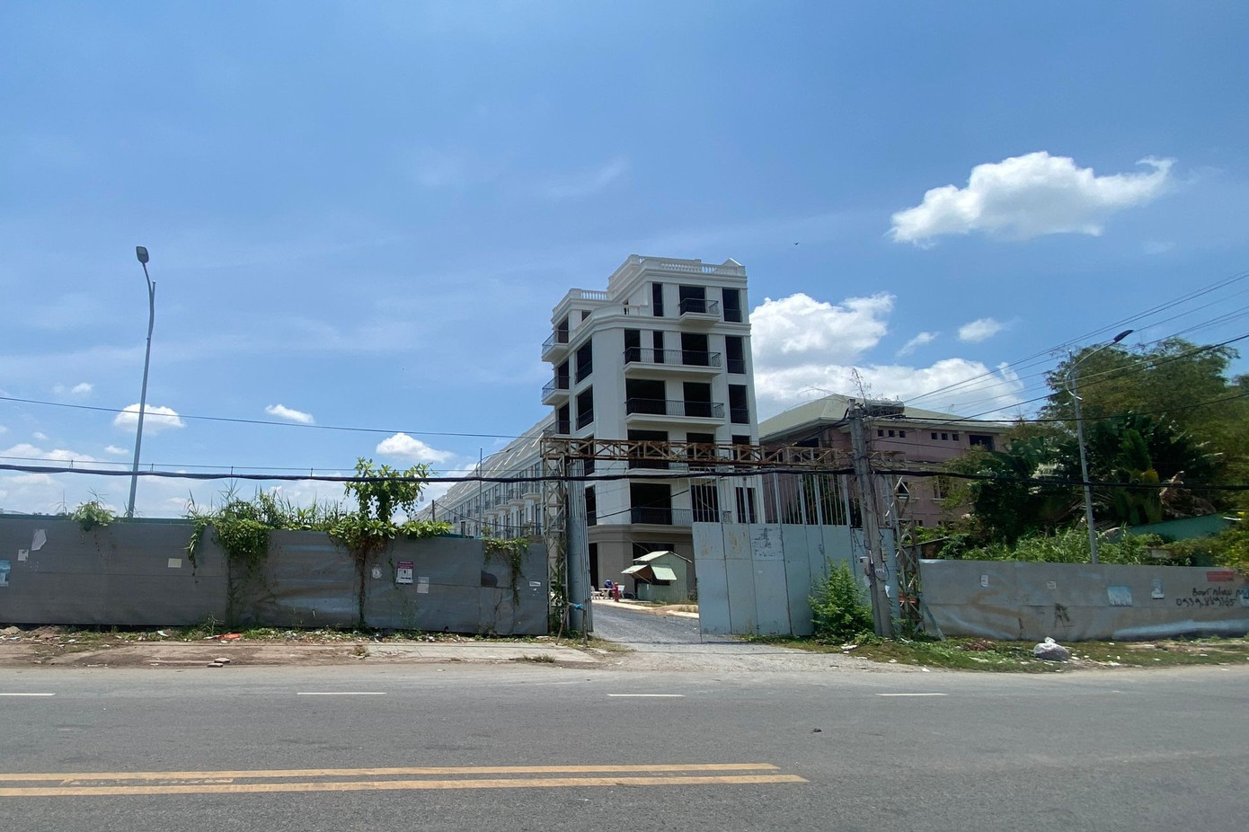 Dự án Trung tâm thương mại, văn phòng và nhà ở tại đường Lê Lợi, phường Cái Khế, quận Ninh Kiều do Công ty Thùy Dương đầu tư (Ảnh: N.H). Dự án Trung tâm thương mại, văn phòng và nhà ở tại đường Lê Lợi, phường Cái Khế, quận Ninh Kiều do Công ty Thùy Dương đầu tư (Ảnh: N.H).