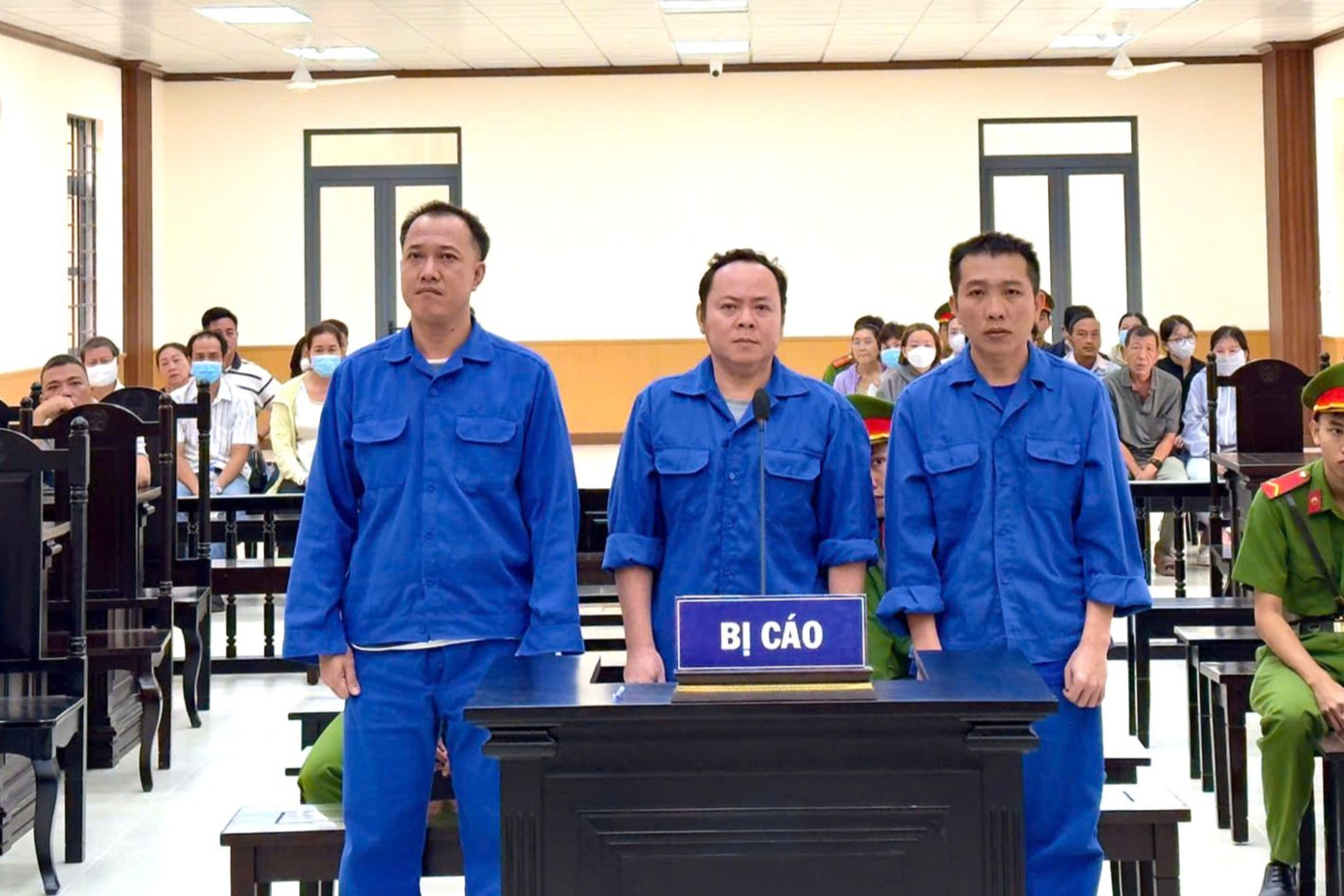 Các bị cáo tại tòa.