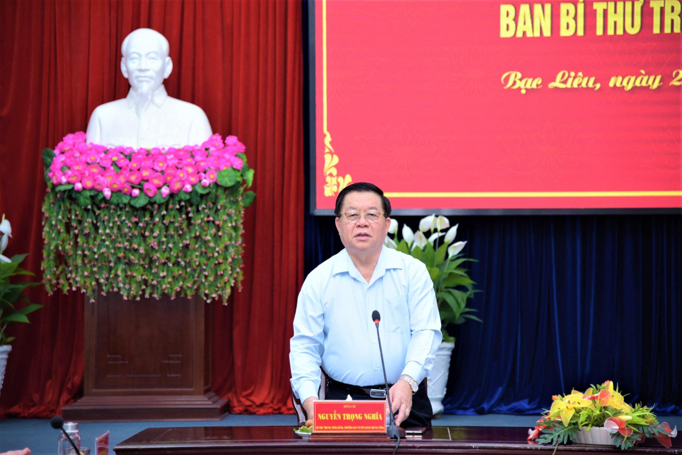 Trưởng Ban Tuyên giáo Trung ương Nguyễn Trọng Nghĩa phát biểu tại hội nghị. Trưởng Ban Tuyên giáo Trung ương Nguyễn Trọng Nghĩa phát biểu tại hội nghị.