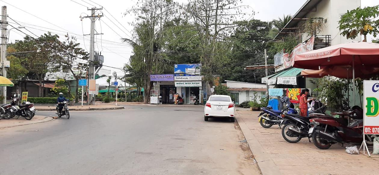 Đoạn cuối đường Phạm Ngũ Lão nối ra đường Mậu Thân.