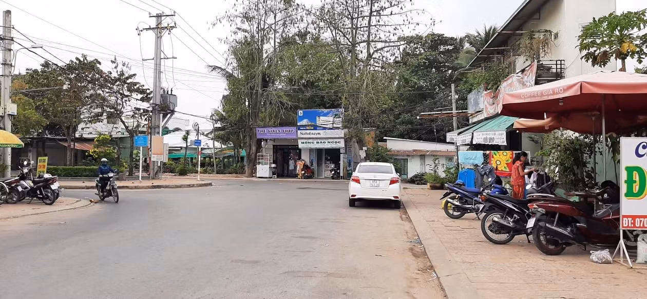 Đoạn cuối đường Phạm Ngũ Lão nối ra đường Mậu Thân.