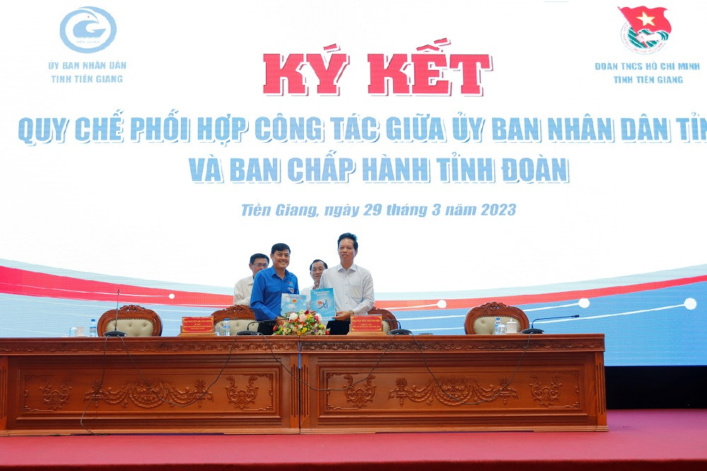Ký kết quy chế phối hợp giữa UBND tỉnh và Tỉnh Đoàn Tiền Giang.