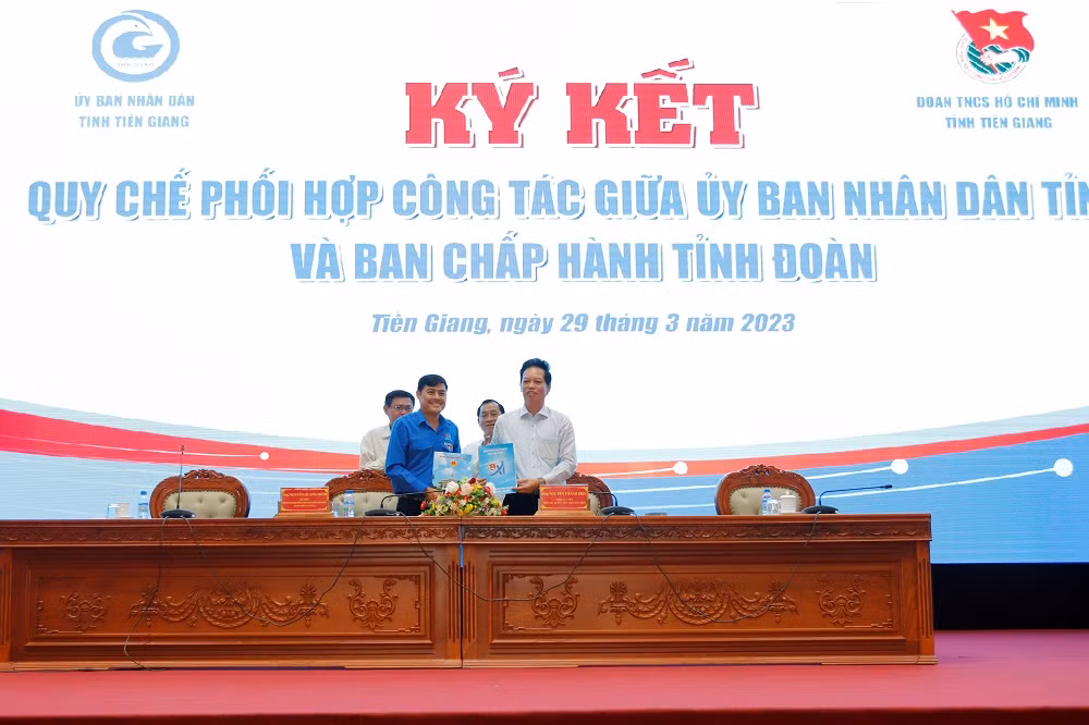 Ký kết quy chế phối hợp giữa UBND tỉnh và Tỉnh Đoàn Tiền Giang.
