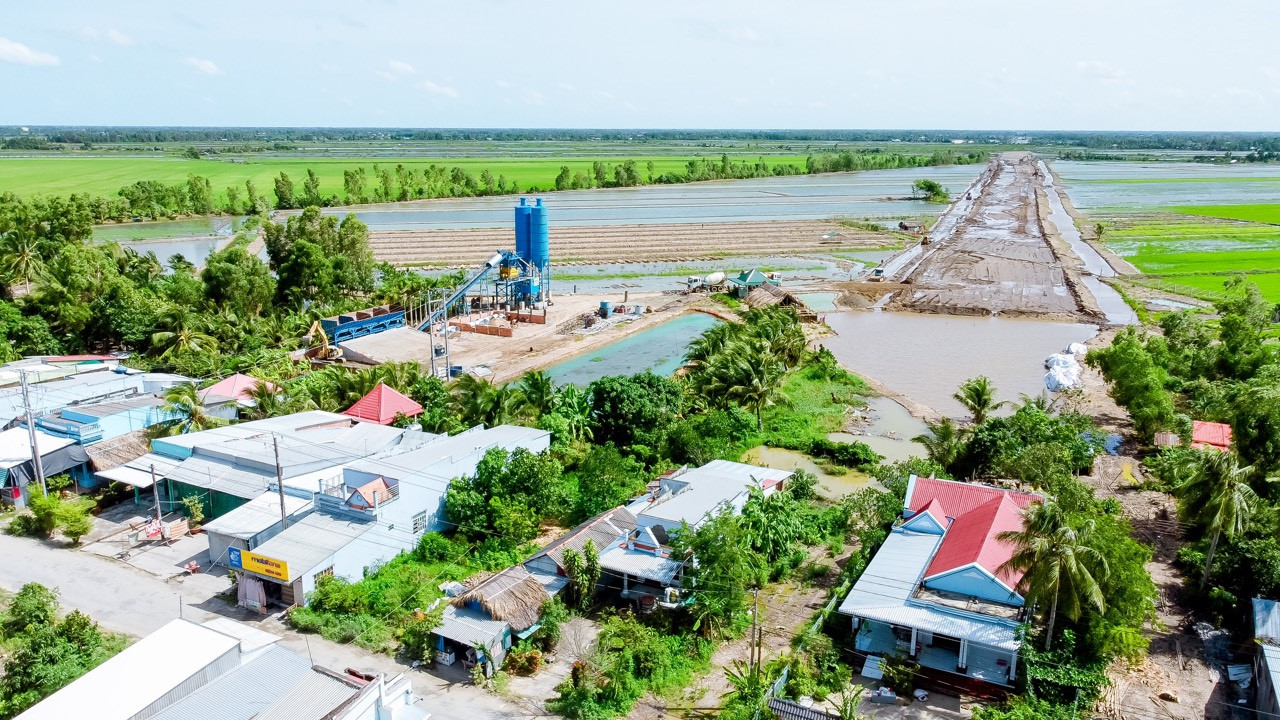 Cao tốc Bắc - Nam thi công qua huyện Vĩnh Thuận, tỉnh Kiên Giang.