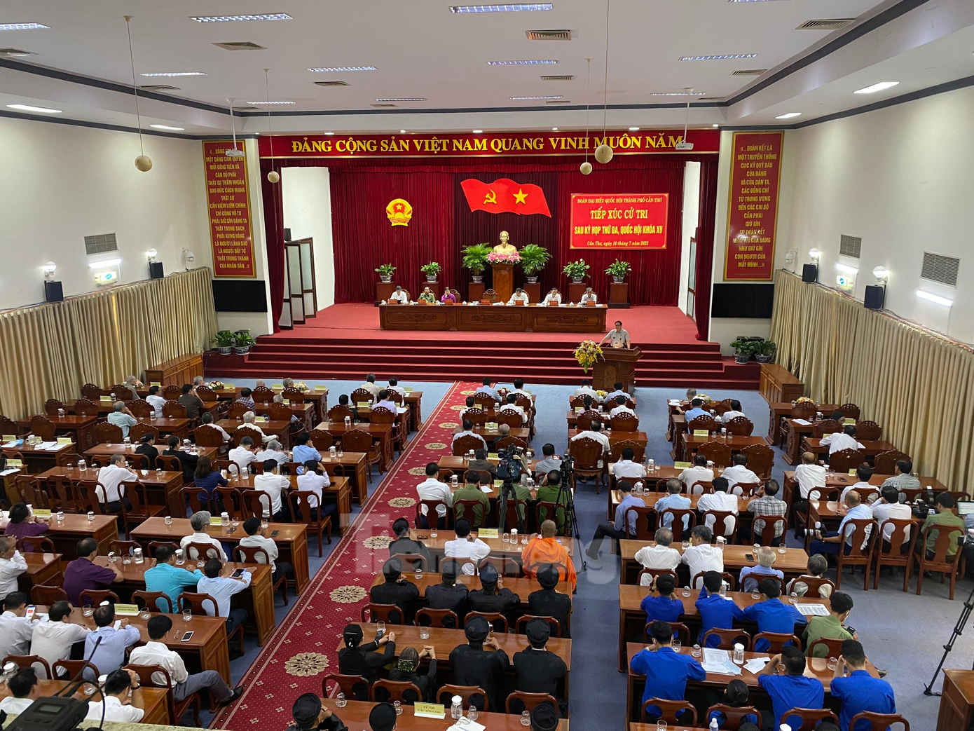 Quang cảnh buổi tiếp xúc cử tri. Quang cảnh buổi tiếp xúc cử tri.