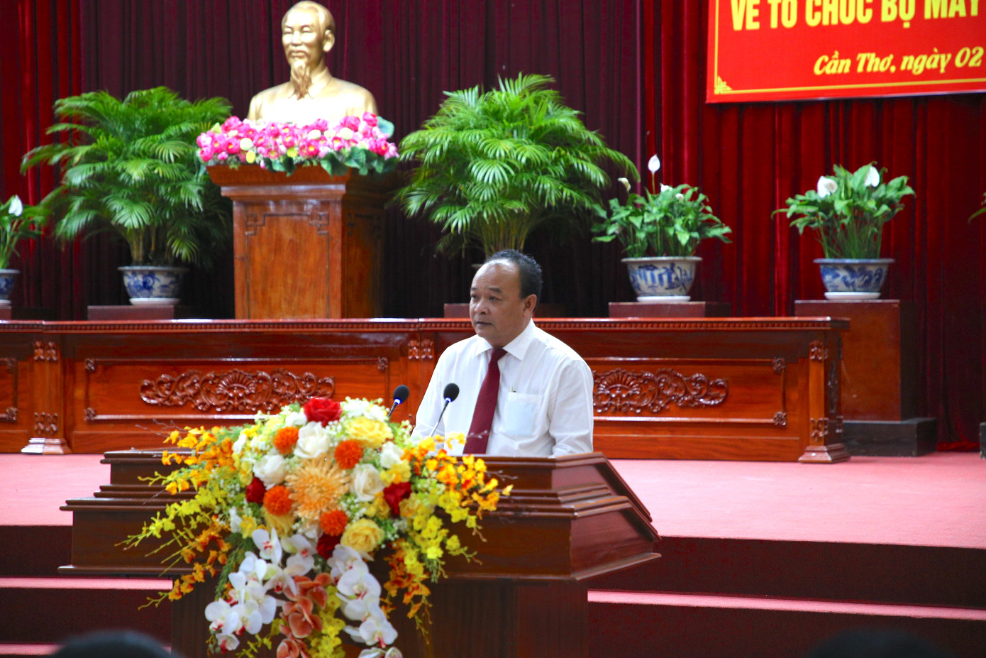 Ông Nguyễn Ngọc Tâm - tân Tổng Biên tập Báo và Phát thanh, Truyền hình Cần Thơ. Ông Nguyễn Ngọc Tâm - tân Tổng Biên tập Báo và Phát thanh, Truyền hình Cần Thơ.