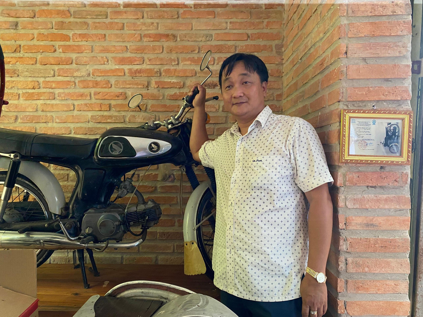 Theo anh Hà, chiếc xe này là một trong những kỷ vật của người nhạc sĩ nổi tiếng ở Việt Nam nên anh không có ý định bán.