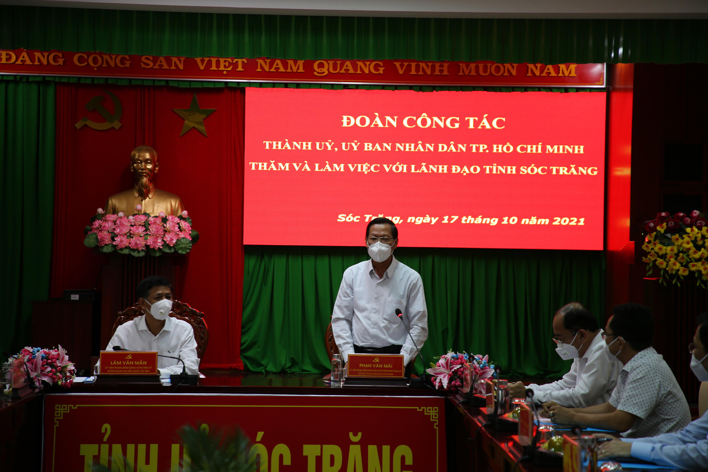 Ông Phan Văn Mãi - Chủ tịch UBND TP. HCM làm việc với lãnh đạo tỉnh Sóc Trăng.