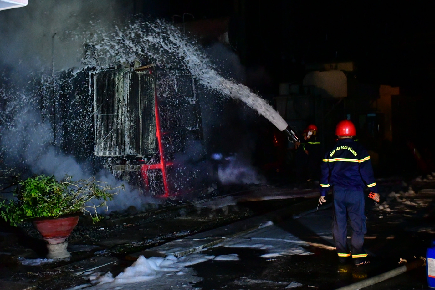 Hiện nguyên nhân vụ cháy đang được cơ quan chức năng làm rõ. Hiện nguyên nhân vụ cháy đang được cơ quan chức năng làm rõ.