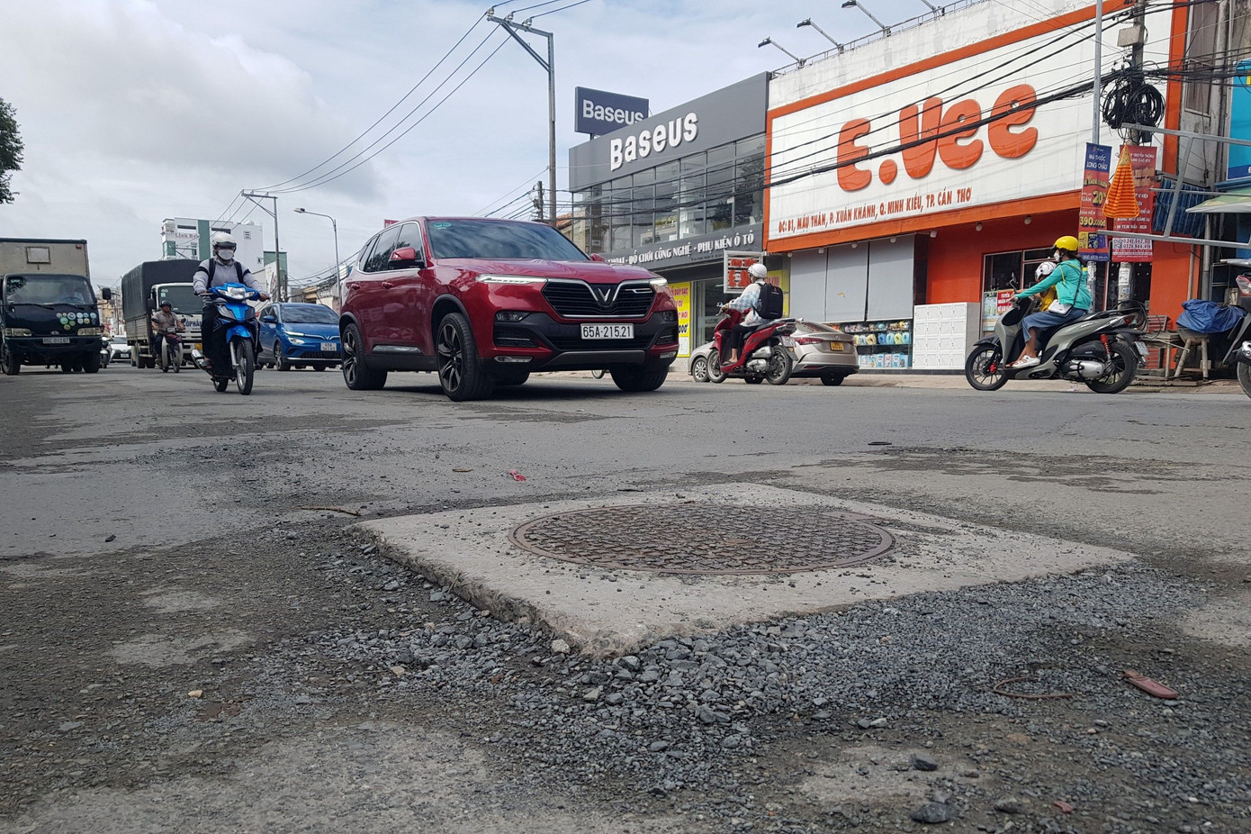 Theo Ban quản lý Dự án ODA TP. Cần Thơ, đến nay có 13/32 tuyến đã lắp đặt xong cống, hoàn thiện mặt đường; 11/32 tuyến đã lắp đặt xong cống, hoàn trả mặt đường, 8 tuyến đang đặt cống và hoàn trả cấp phối đá dăm. Dự kiến trong tháng 9/2023 sẽ hoàn thành việc lắp đặt hệ thống cống thoát nước và thảm bê tông nhựa nóng hoàn thiện mặt đường 32 tuyến.