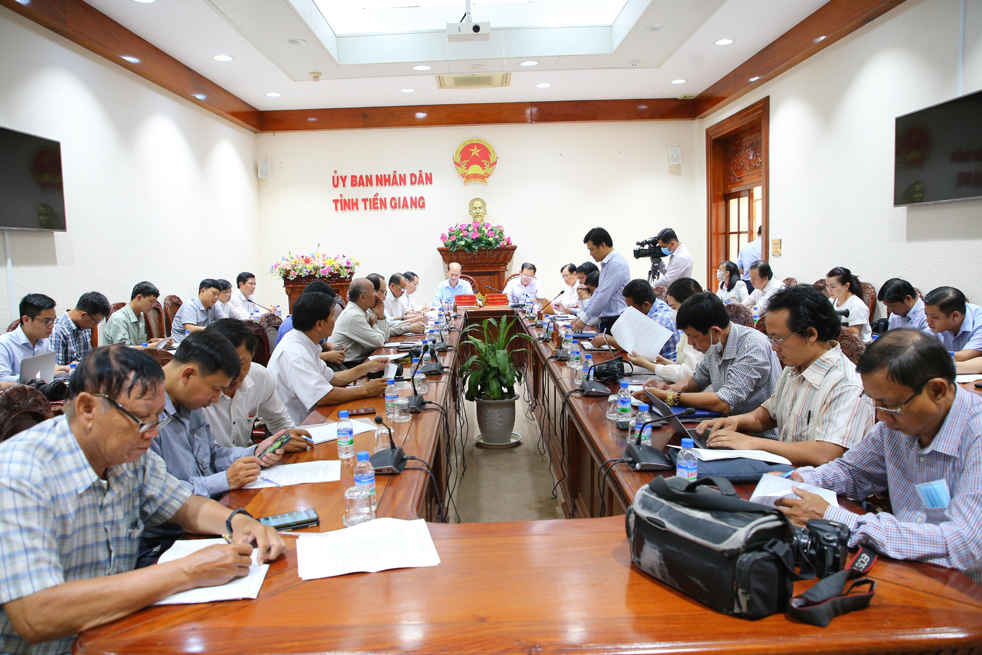 Quang cảnh buổi họp báo. Quang cảnh buổi họp báo.