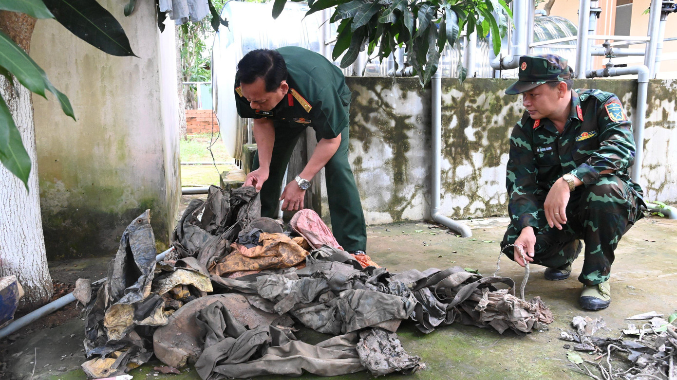 Nhiều chi tiết máy bay được tìm thấy. Ảnh: Hữu Hiệp.