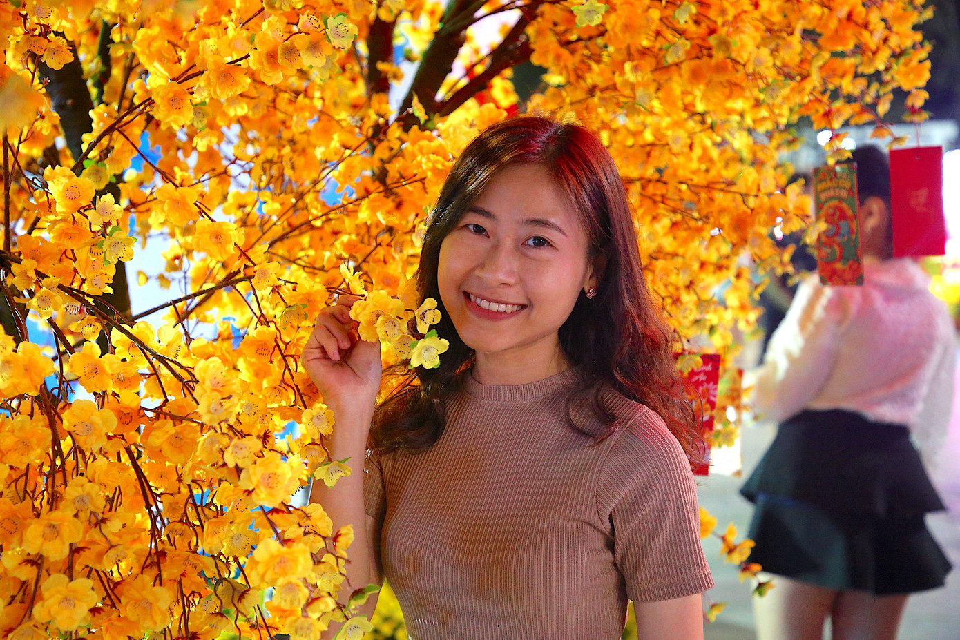 Bạn trẻ chụp ảnh check in trước thềm năm mới. Bạn trẻ chụp ảnh check in trước thềm năm mới.