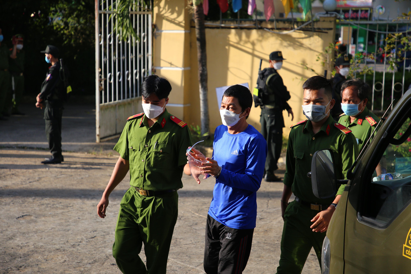 Sáng ngày 12/1, bị cáo Trần Công Xuân được đưa đến toà. Sáng ngày 12/1, bị cáo Trần Công Xuân được đưa đến toà.