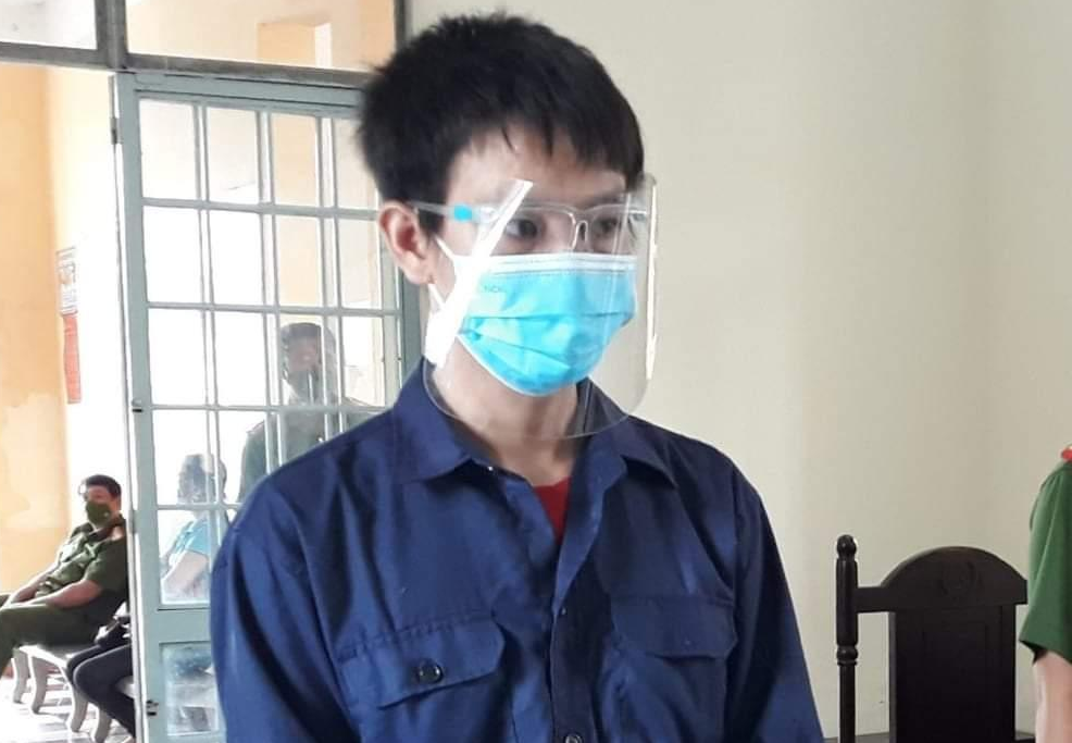 Bị cáo Trần Phi Nhân tại toà.