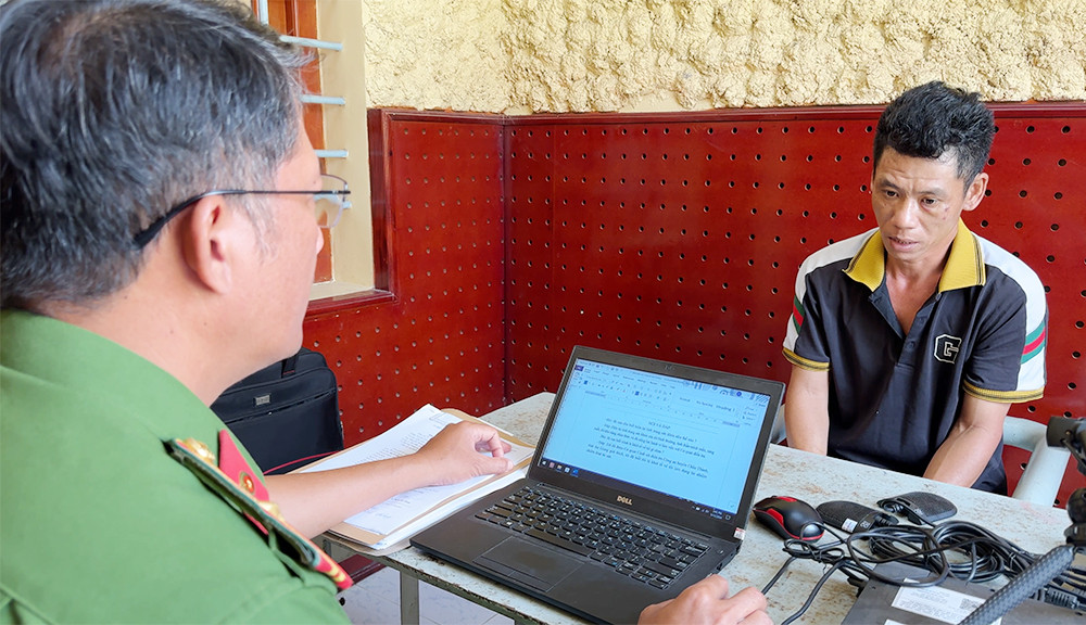 Huỳnh Thế Vương tại cơ quan công an.