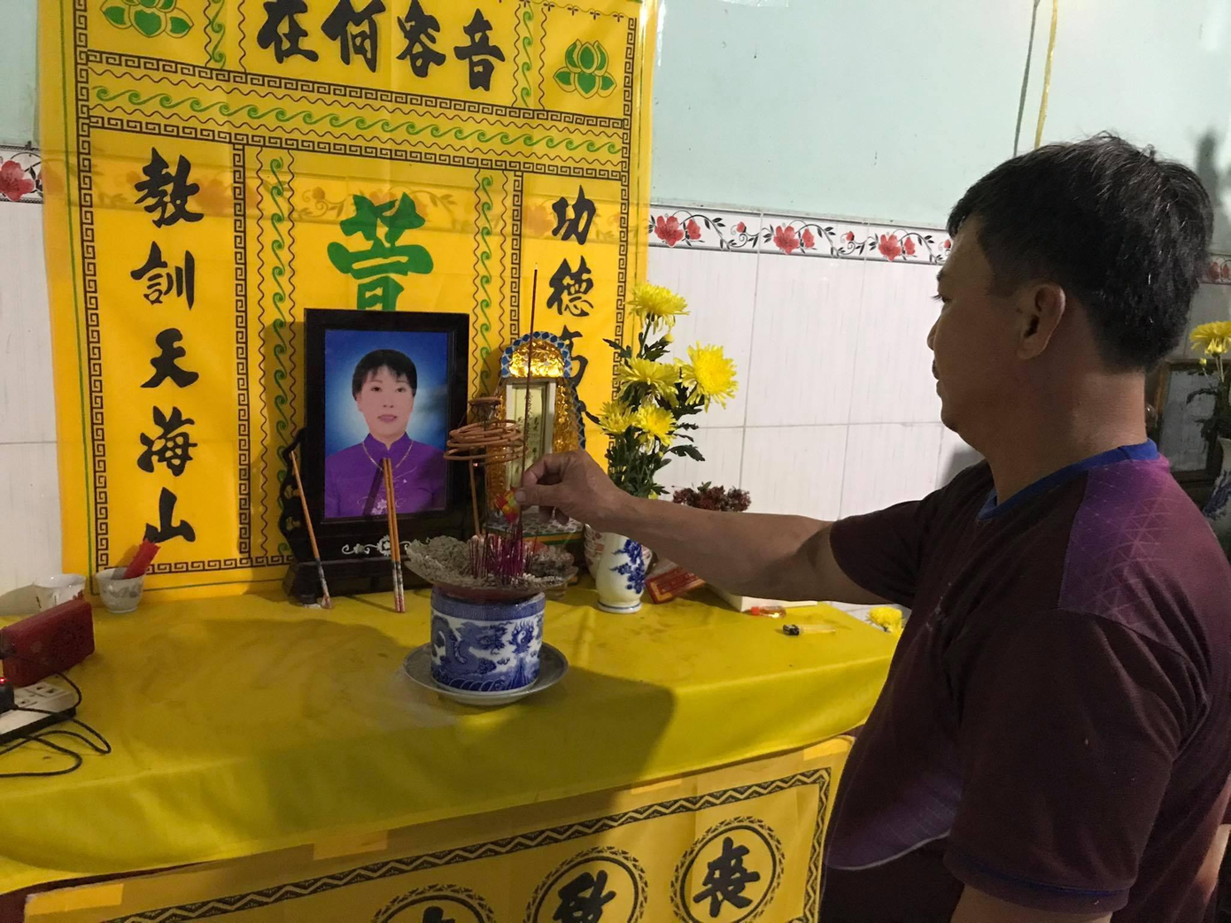 Ông Tam vẫn chưa hết bàng hoàng trước cái chết của vợ.