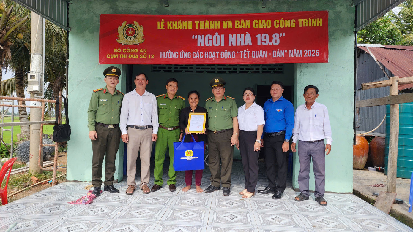 Khánh thành và trao “ngôi nhà 19/8” cho người đồng bào Khmer khó khăn về nhà ở.
