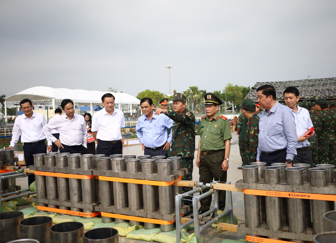 Sáng 28/1 (29 Tháng Chạp), lãnh đạo Thành ủy, UBND TP. Cần Thơ kiểm tra công tác chuẩn bị bắn pháo hoa đêm Giao thừa Tết Nguyên đán Ất Tỵ năm 2025.