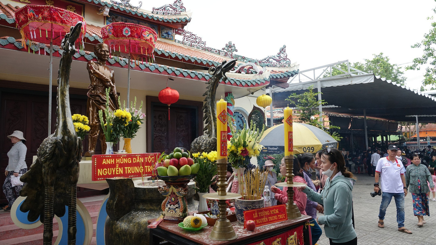 Lễ hội truyền thống kỷ niệm 155 năm Anh hùng dân tộc Nguyễn Trung Trực hy sinh diễn ra trong 3 ngày (tính từ ngày 10 đến 12/10). Lễ hội truyền thống kỷ niệm 155 năm Anh hùng dân tộc Nguyễn Trung Trực hy sinh diễn ra trong 3 ngày (tính từ ngày 10 đến 12/10).