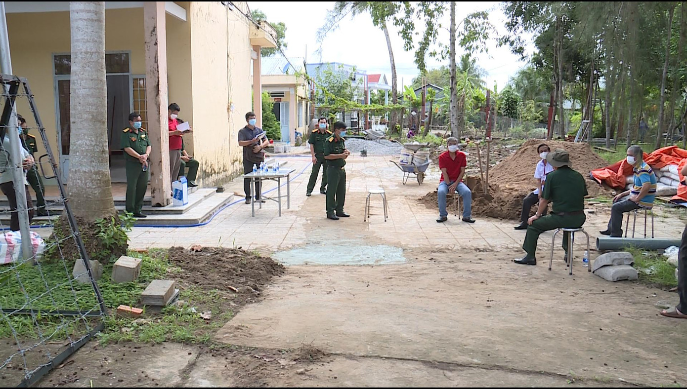Trung đoàn 893 bàn giao doanh trại cho tỉnh Kiên Giang để thành lập khu điều trị, cách ly bệnh nhân COVID-19. Trung đoàn 893 bàn giao doanh trại cho tỉnh Kiên Giang để thành lập khu điều trị, cách ly bệnh nhân COVID-19.