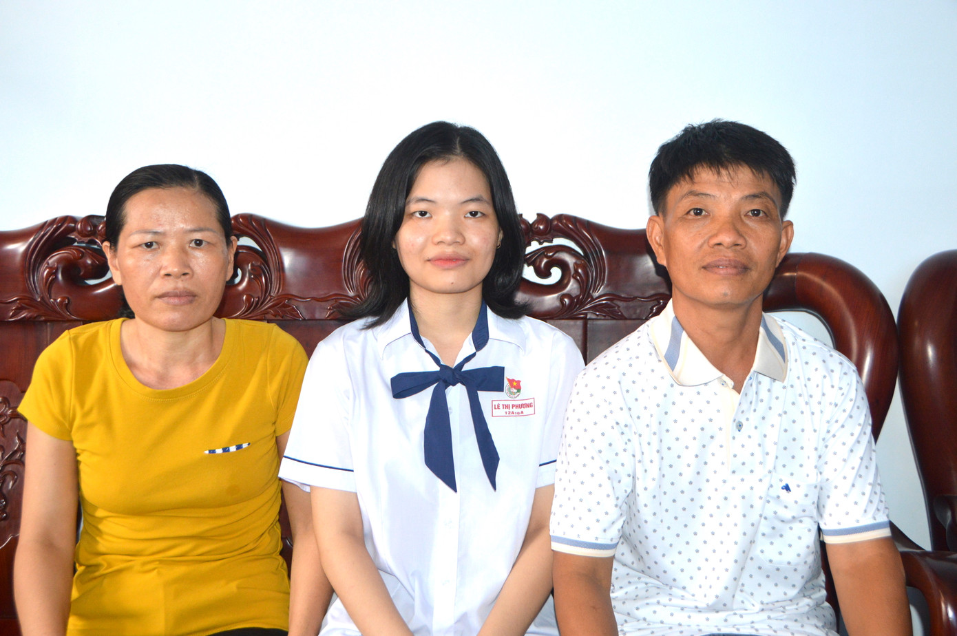 Lê Thị Phương cùng cha mẹ. Ảnh: CXL. Lê Thị Phương cùng cha mẹ. Ảnh: CXL.