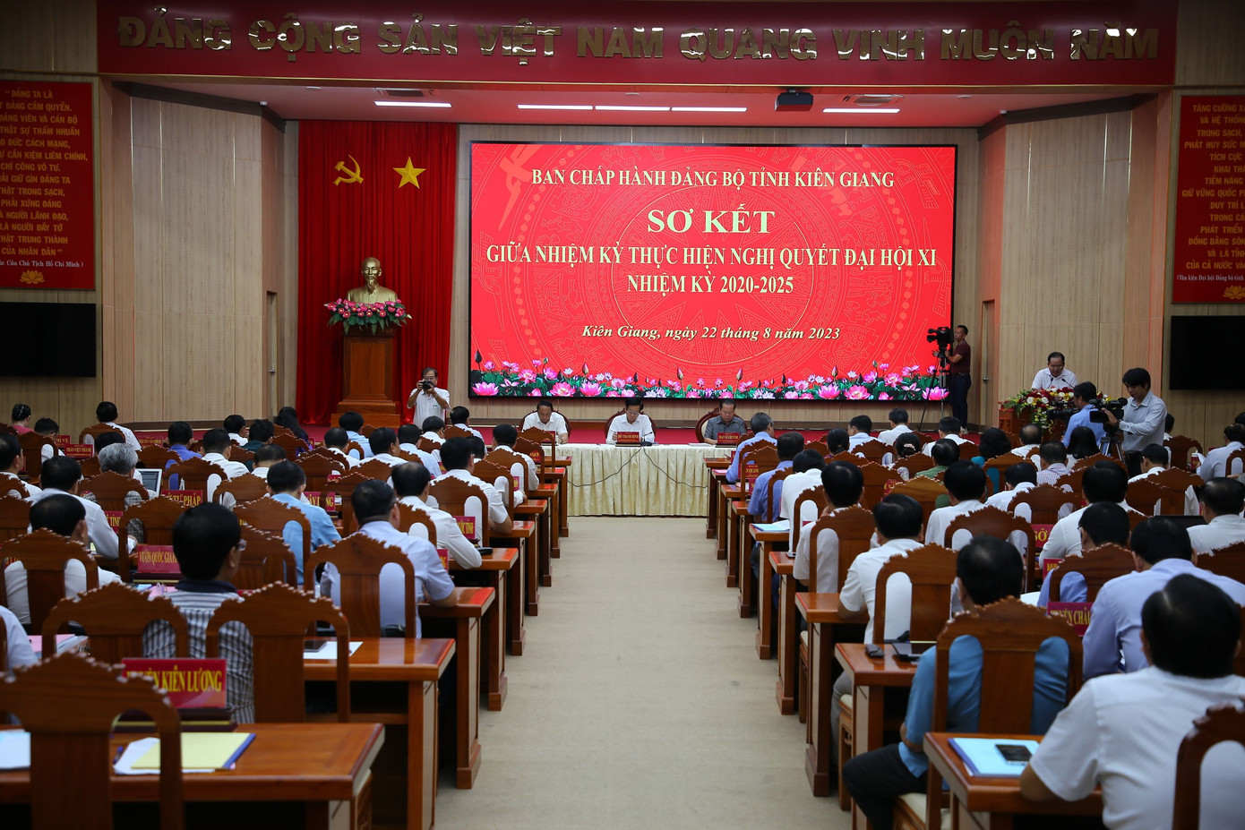 Quang cảnh hội nghị.