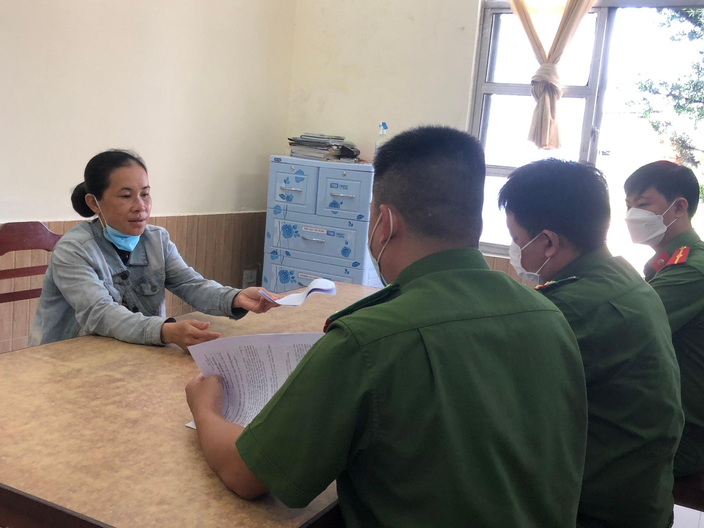 Bùi Thị Thúy Loan tại cơ quan điều tra. Bùi Thị Thúy Loan tại cơ quan điều tra.